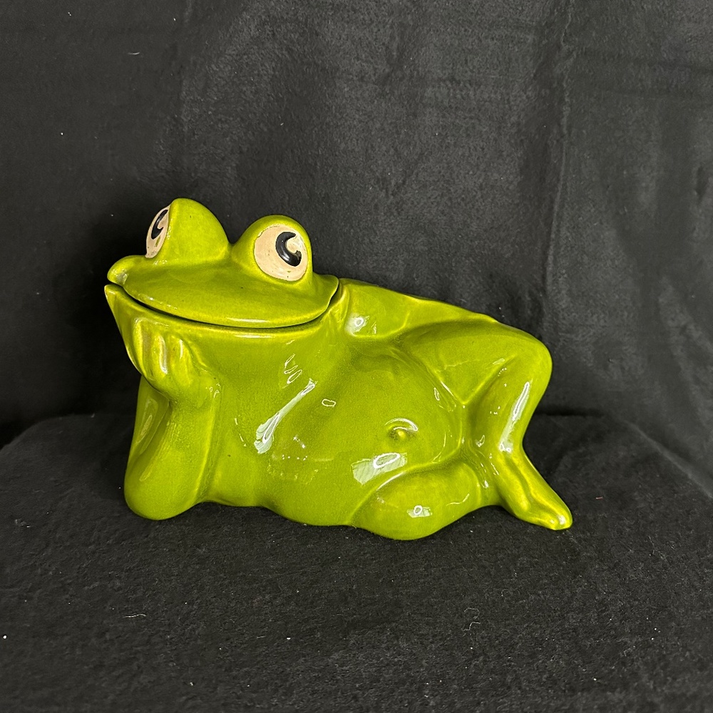 California Pottery, vintage ceramic frog cookie jar.